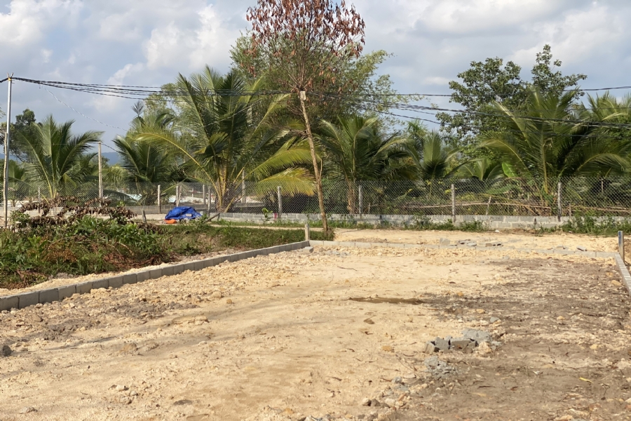 Bán 500m2 Đất Bến Tràm Phú Quốc, Mặt Tiền 8.3m, Gần Chợ & Ngã Tư, Đường 8m, Giá 2,7 Tỷ 2