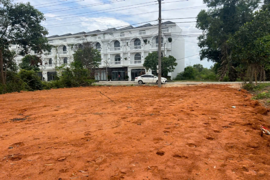 Bán Đất Mặt Phố Cây Thông Trong, Phú Quốc: 1000m², 6,5 Tỷ, Quy Hoạch Đất Ở, Đối Diện Khu Nhà Phố Long Châu 2