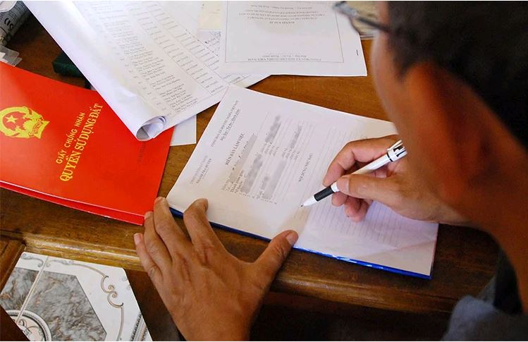 3 cách đơn giản giúp bạn nhận biết ngay giấy tờ nhà đất giả