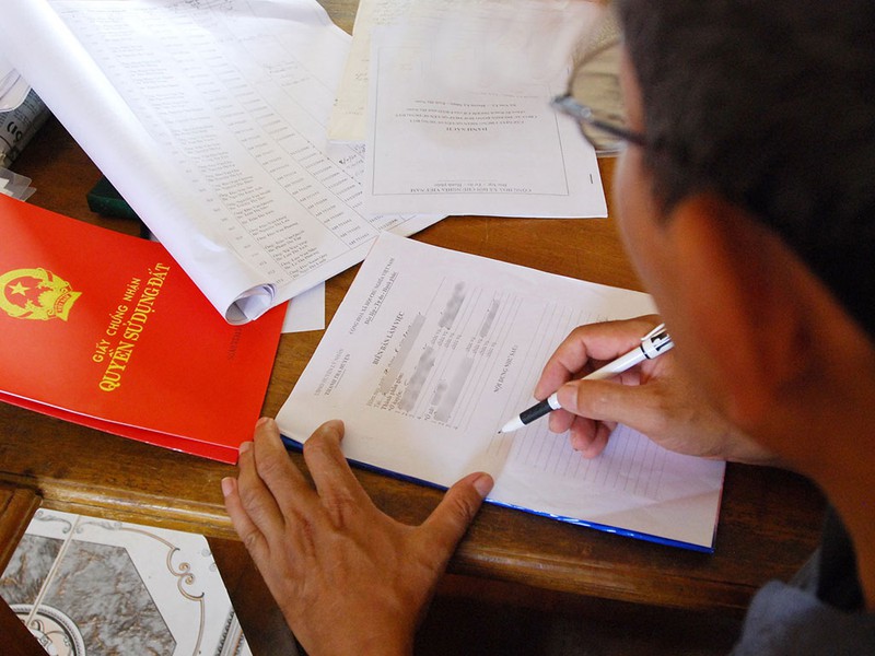 Giấy tờ kê khai nộp thuế và sang tên giấy chứng nhận quyền sử dụng đất